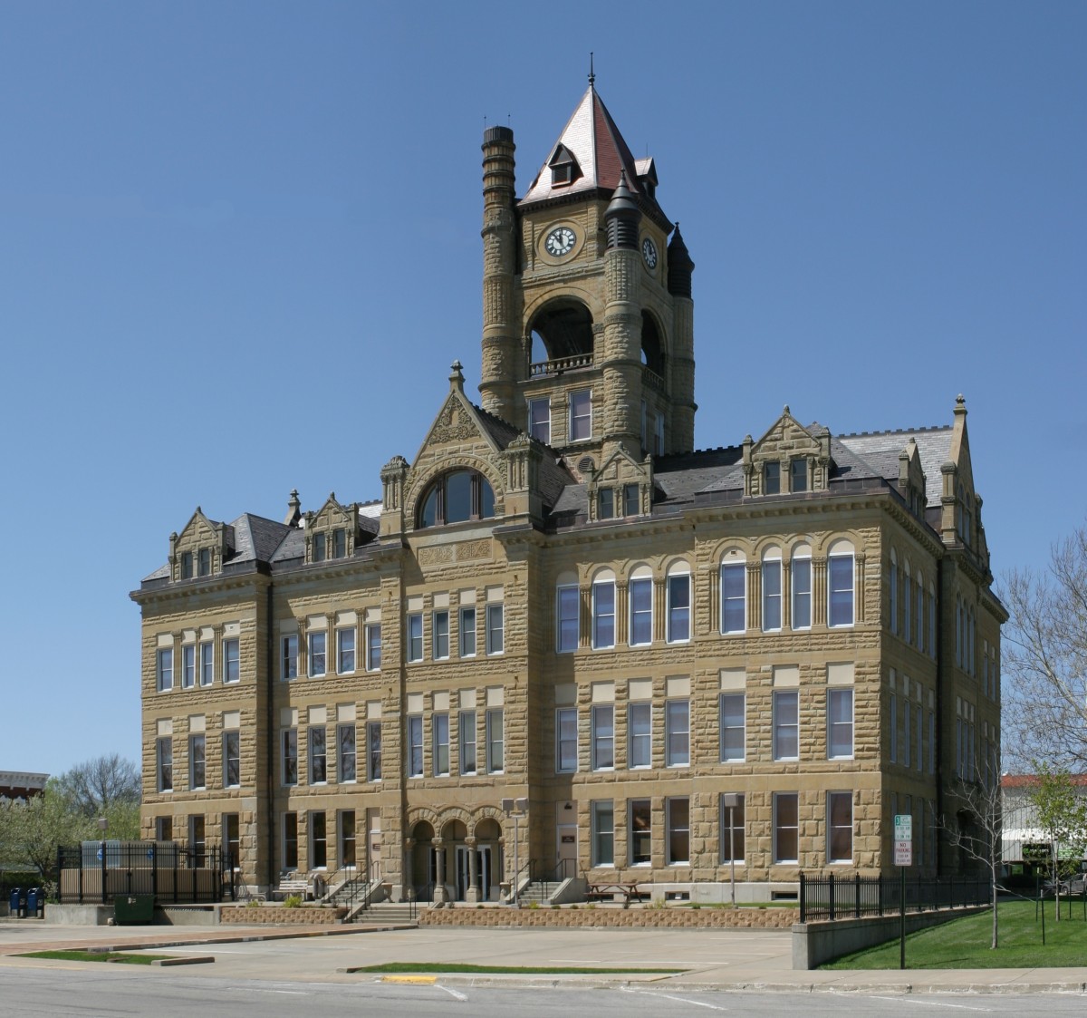 Marion County Courthouse in Knoxville, Iowa
